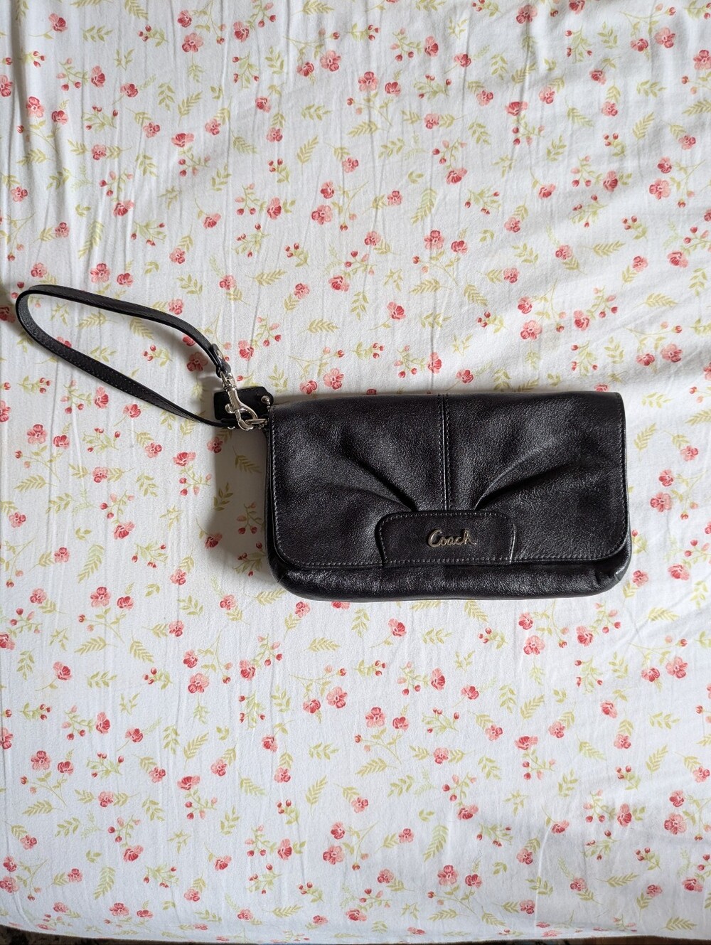 Vintage 00s Coach clutch
